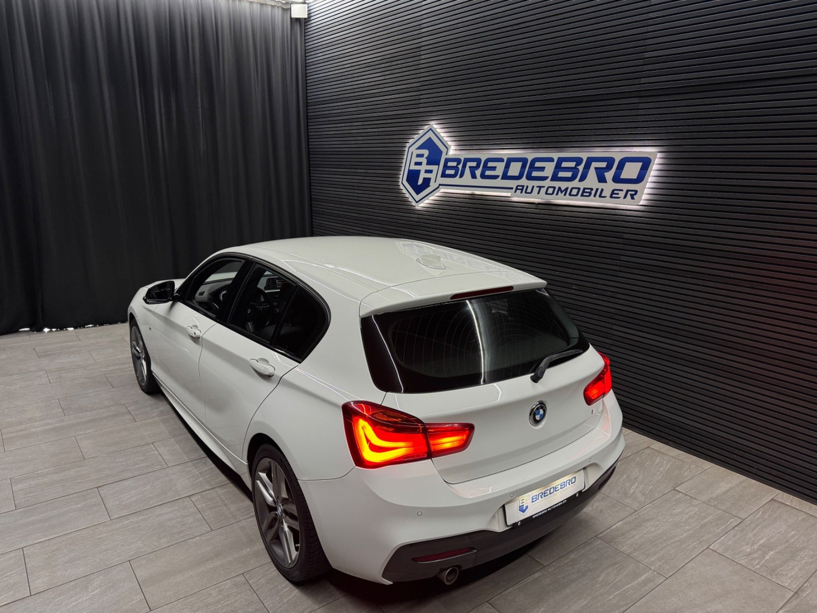 Hvid BMW 118d fra 2018