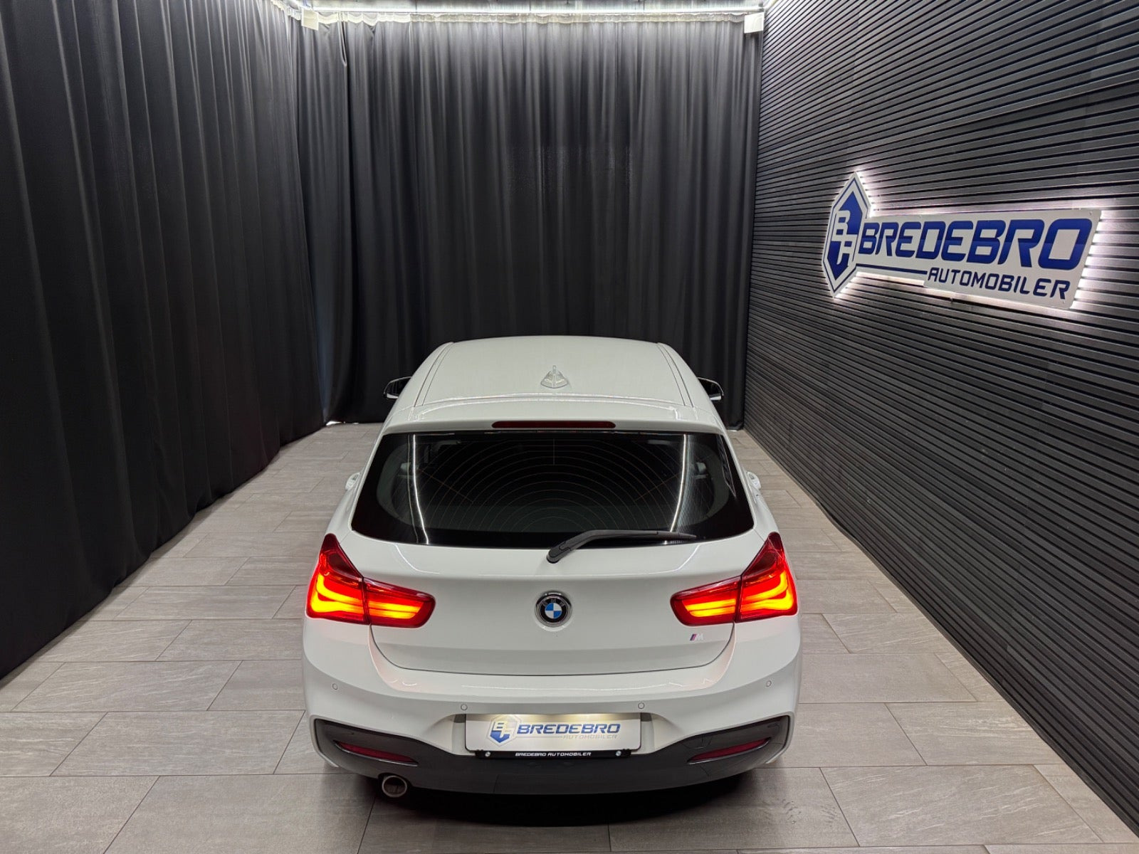 Hvid BMW 118d fra 2018