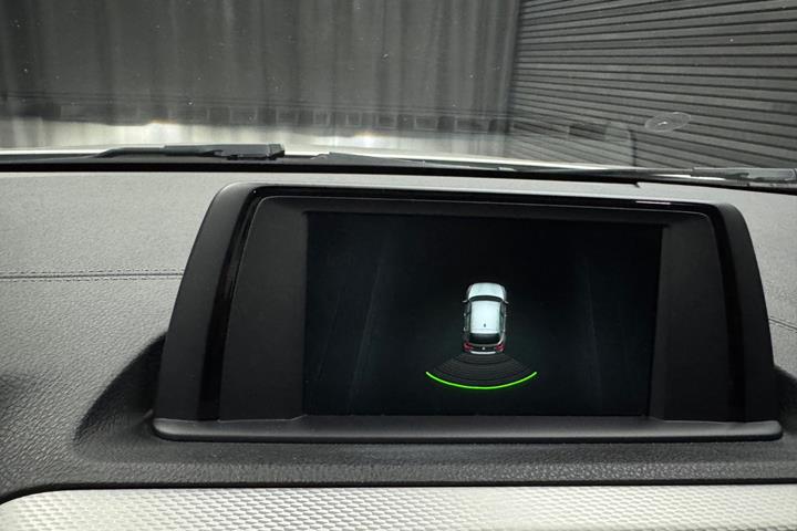 Hvid BMW 118d fra 2018