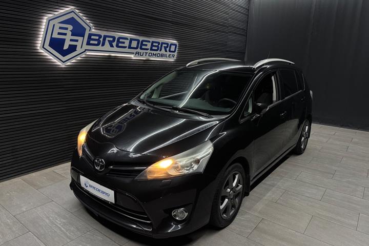 Sort Toyota Sportsvan fra 2013