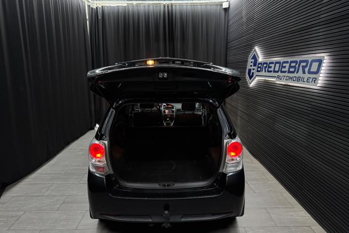 Sort Toyota Sportsvan fra 2013