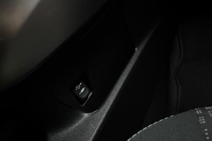 Sort Toyota Sportsvan fra 2013