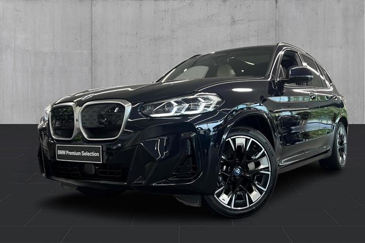 Sort BMW iX3 fra 2022 set udefra