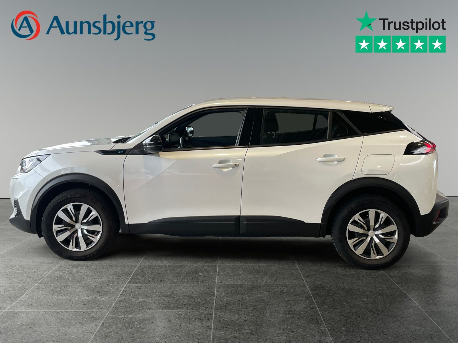Hvid Peugeot e-2008 fra 2023