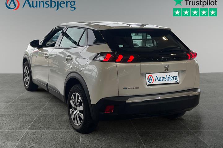 Hvid Peugeot e-2008 fra 2023