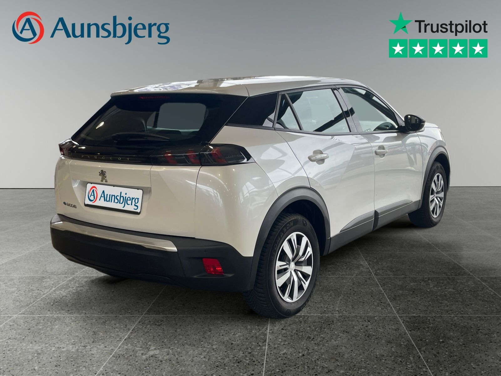 Hvid Peugeot e-2008 fra 2023