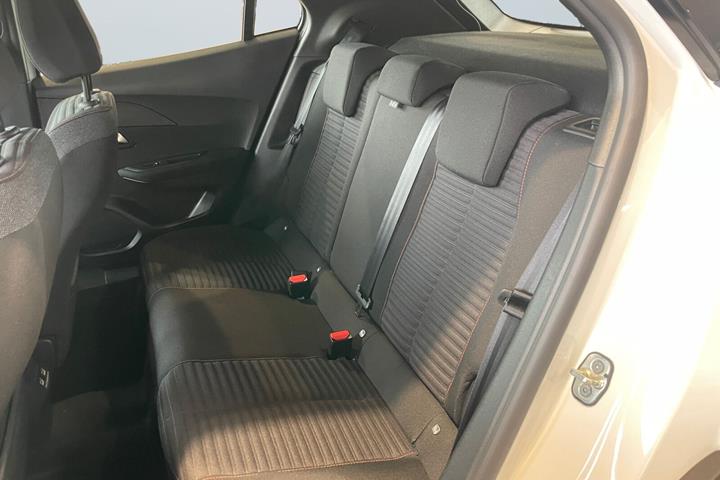 Hvid Peugeot e-2008 fra 2023