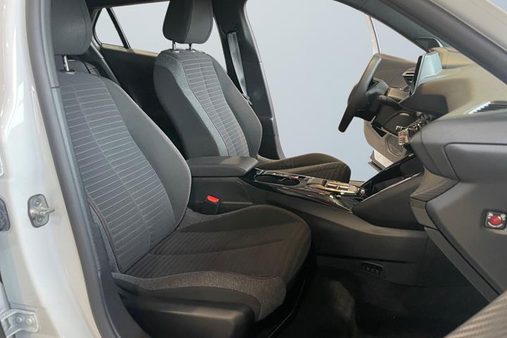Hvid Peugeot e-2008 fra 2023