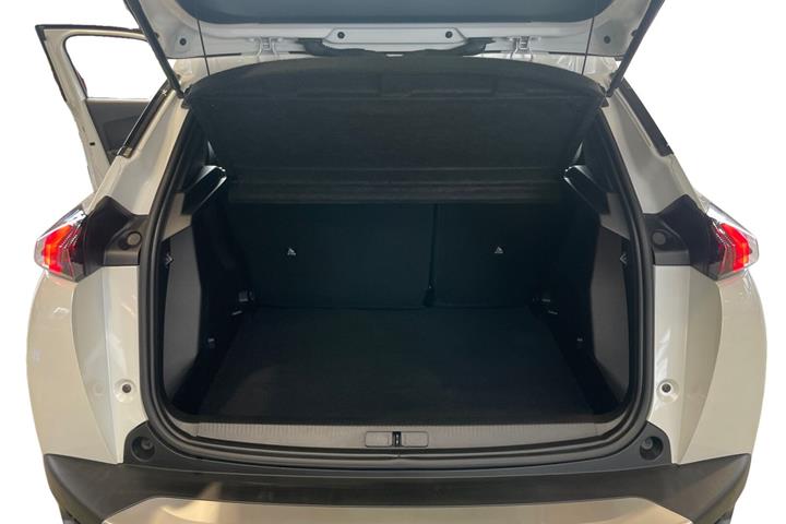 Hvid Peugeot e-2008 fra 2023