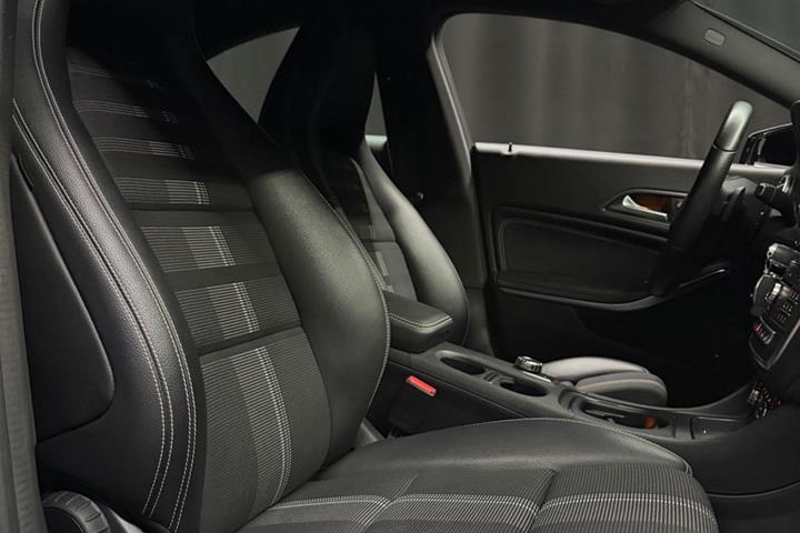 Sort Mercedes CLA200 d fra 2016