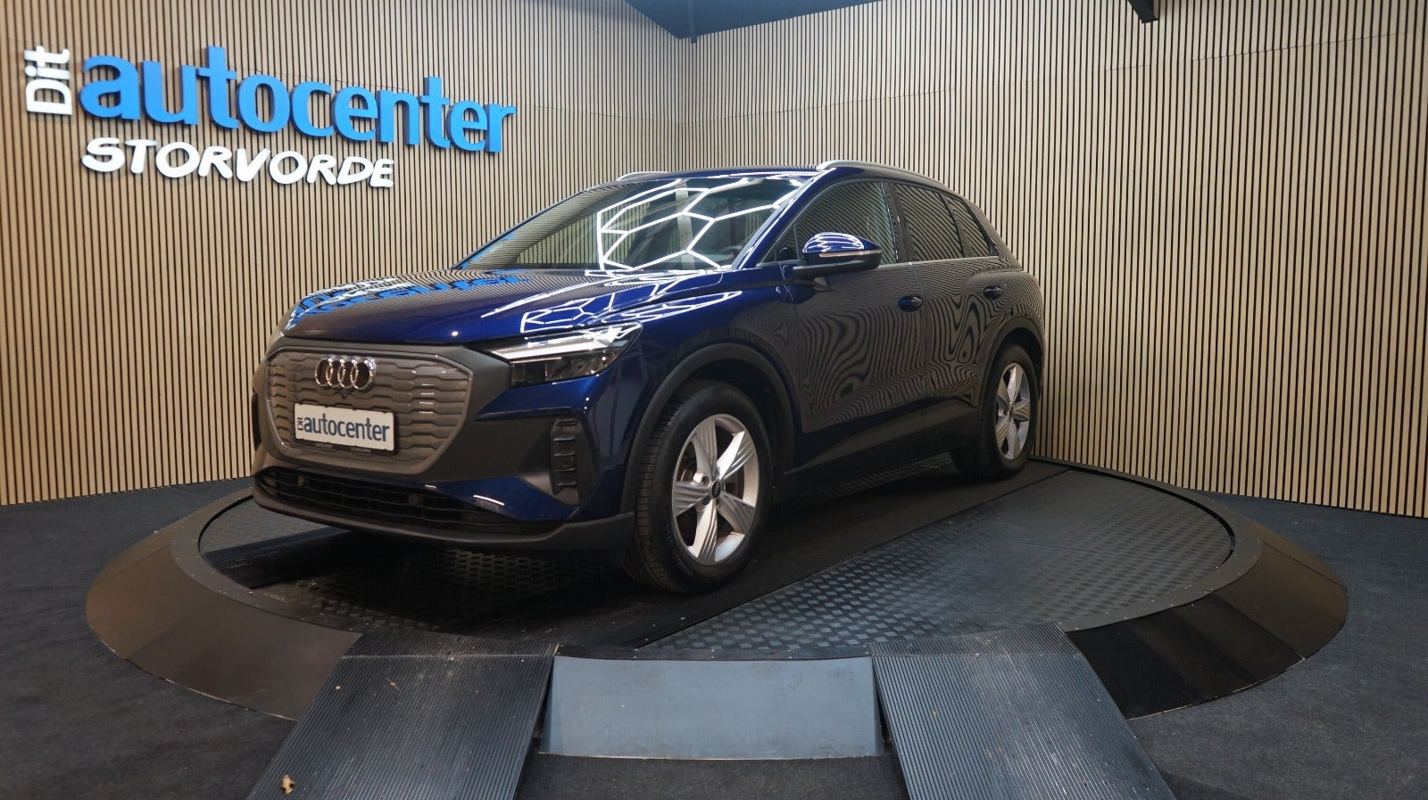 Blå Audi Q4 e-tron fra 2023