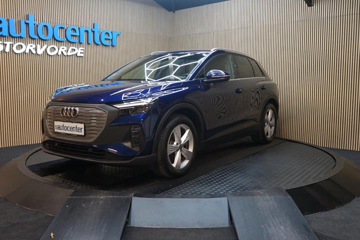 Blå Audi Q4 e-tron fra 2023