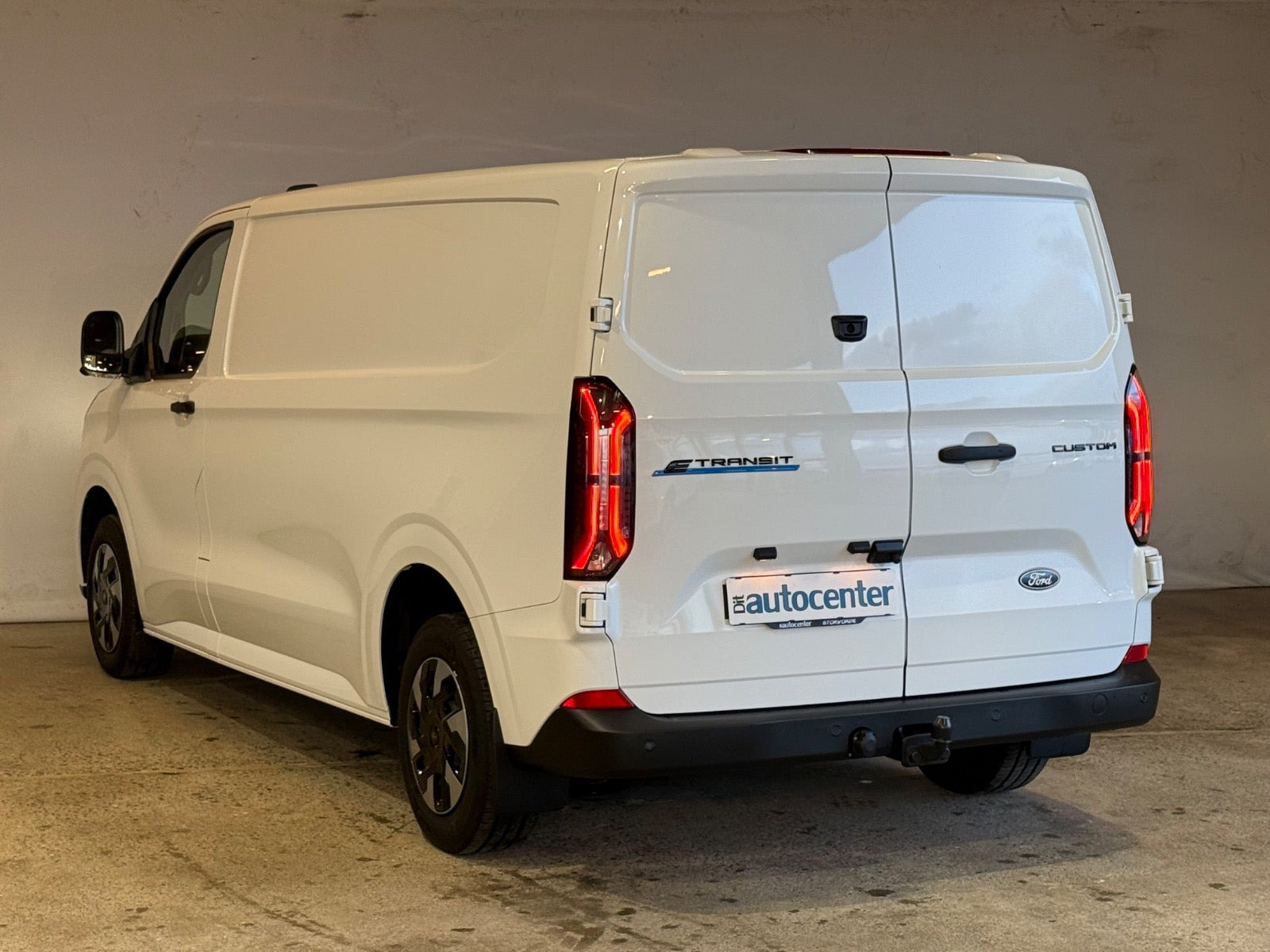 Hvid Ford E-Transit Custom 340 L2 fra 2025