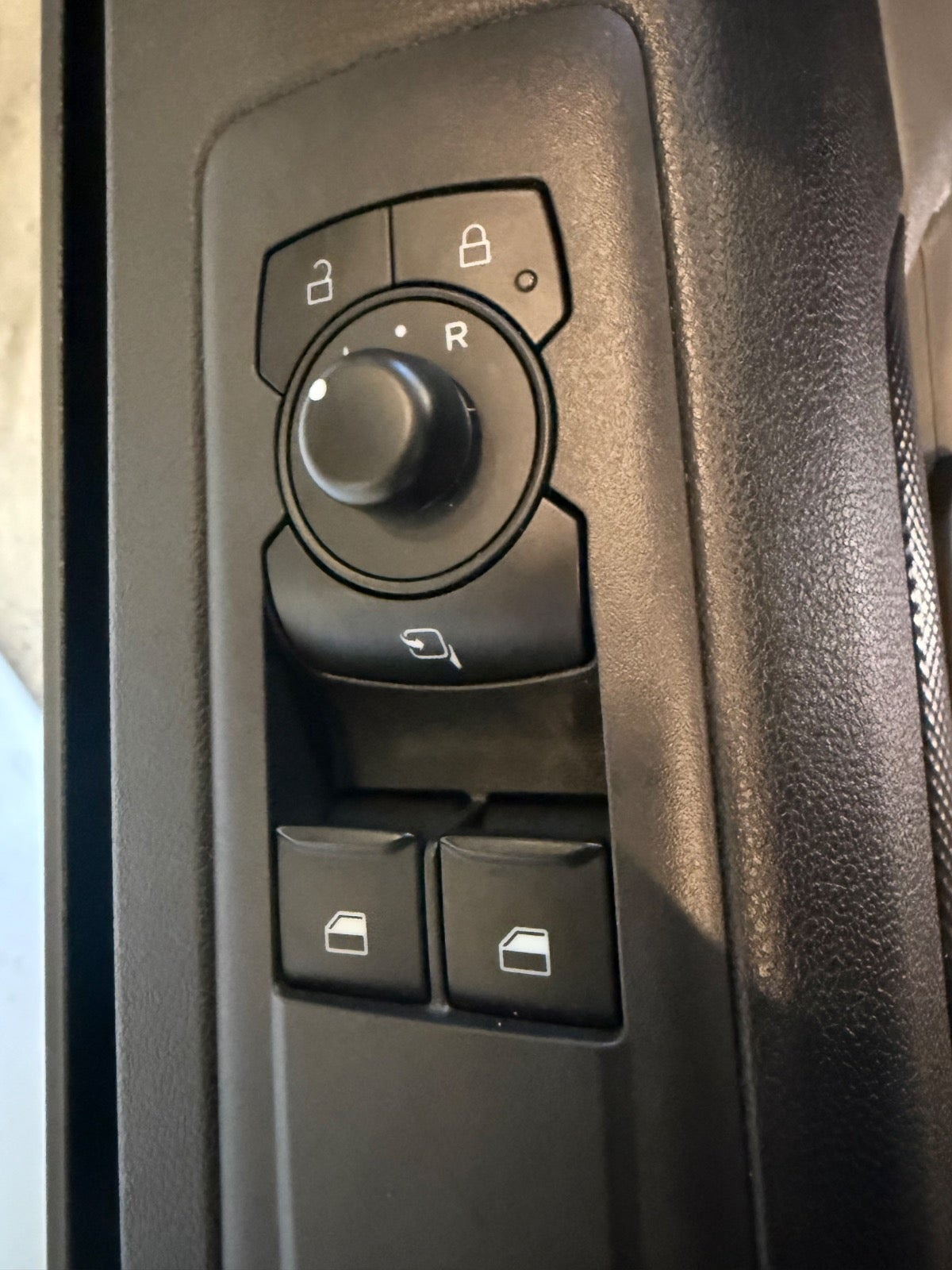 Hvid Ford E-Transit Custom 340 L2 fra 2025