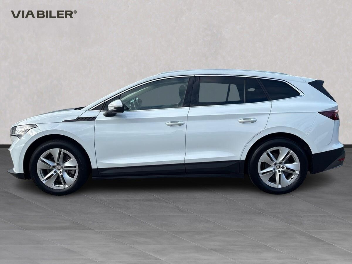 Hvid Skoda Enyaq fra 2022