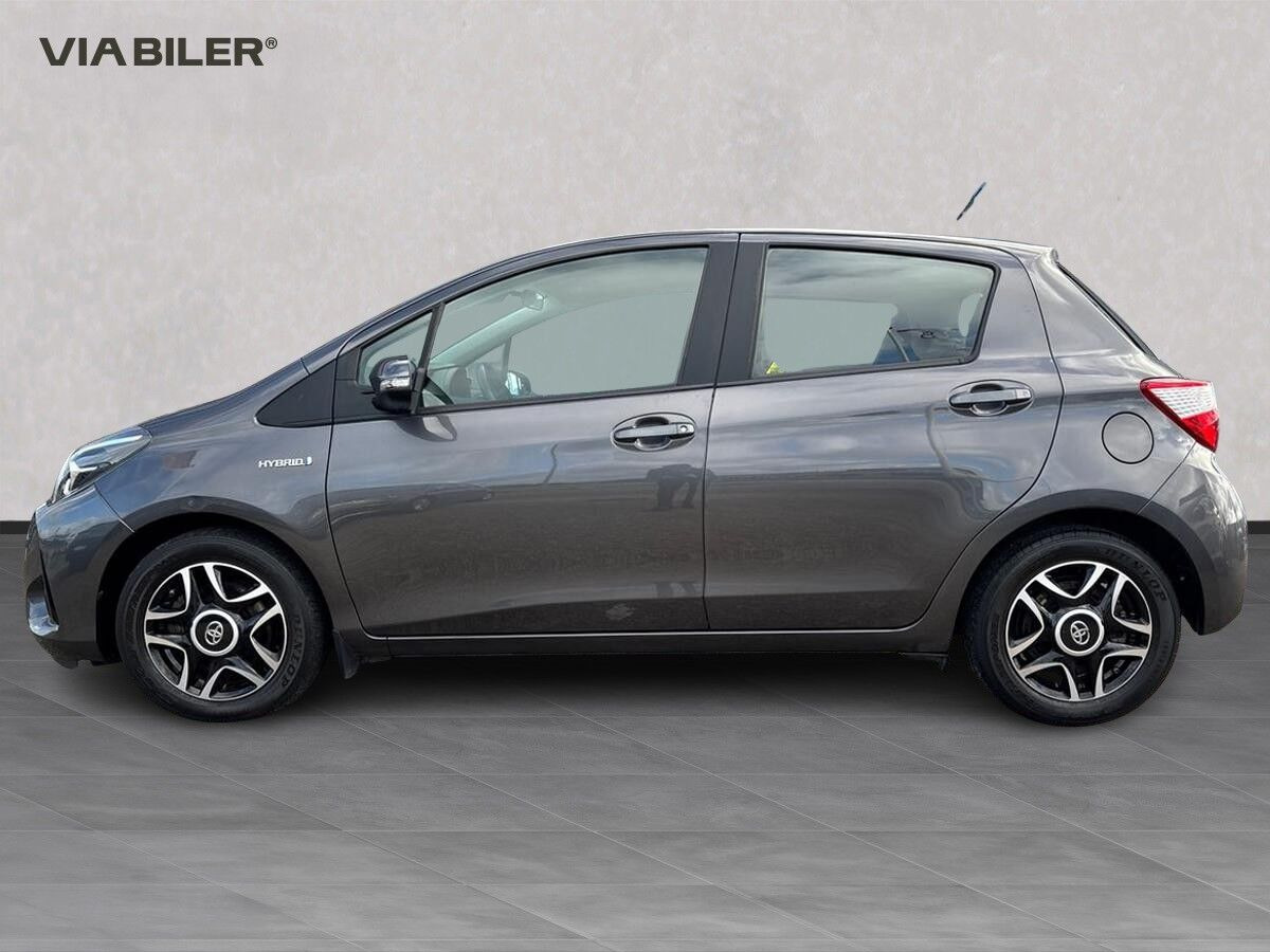 Sort Toyota Yaris fra 2017