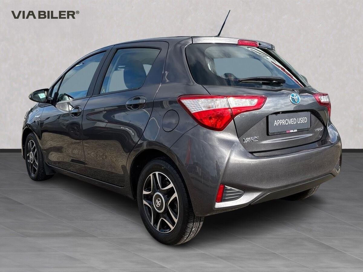 Sort Toyota Yaris fra 2017