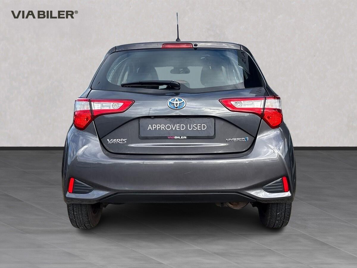 Sort Toyota Yaris fra 2017