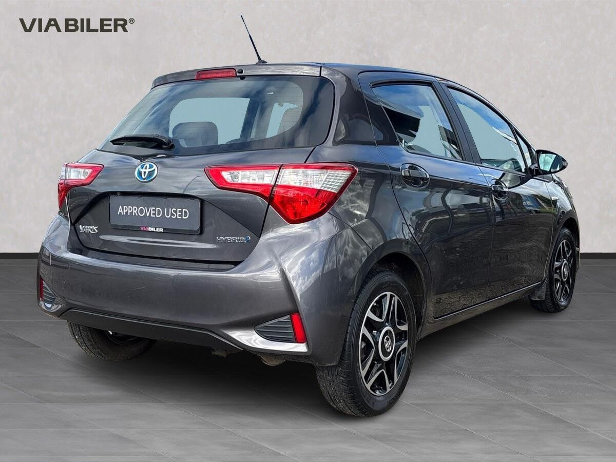 Sort Toyota Yaris fra 2017