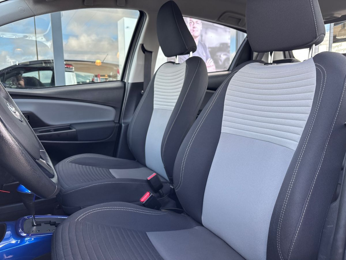Sort Toyota Yaris fra 2017