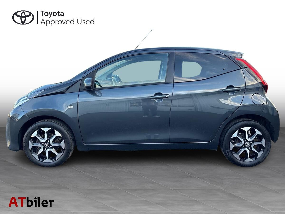 Grå Toyota Aygo fra 2020