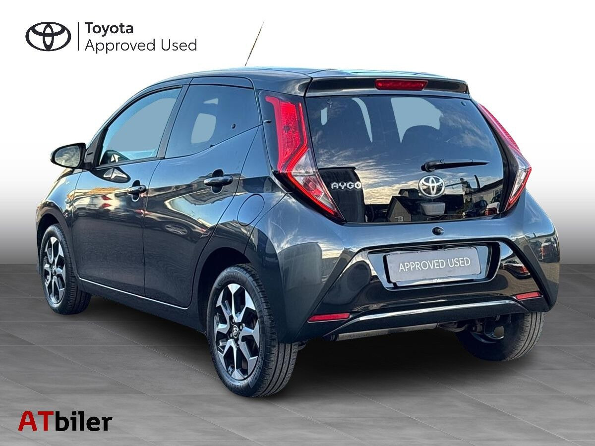 Grå Toyota Aygo fra 2020