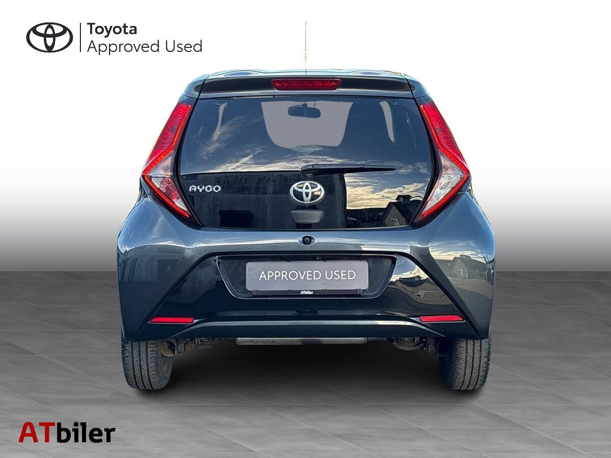 Grå Toyota Aygo fra 2020