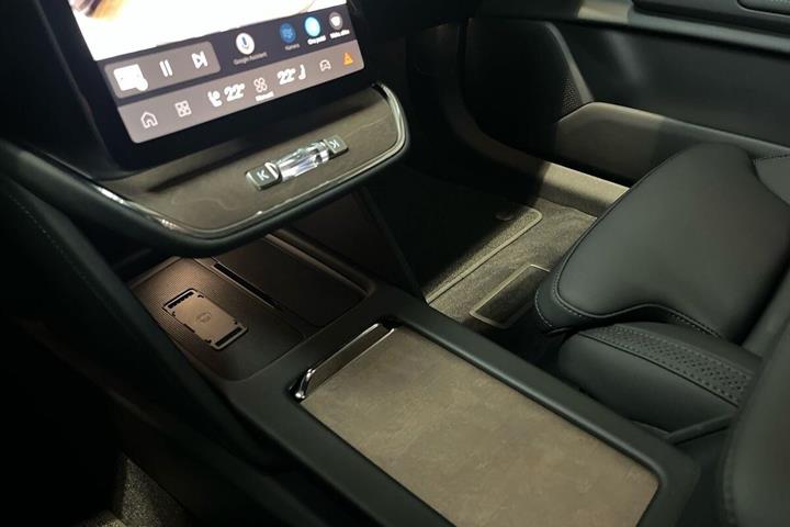Blå Volvo ES90 fra 2026