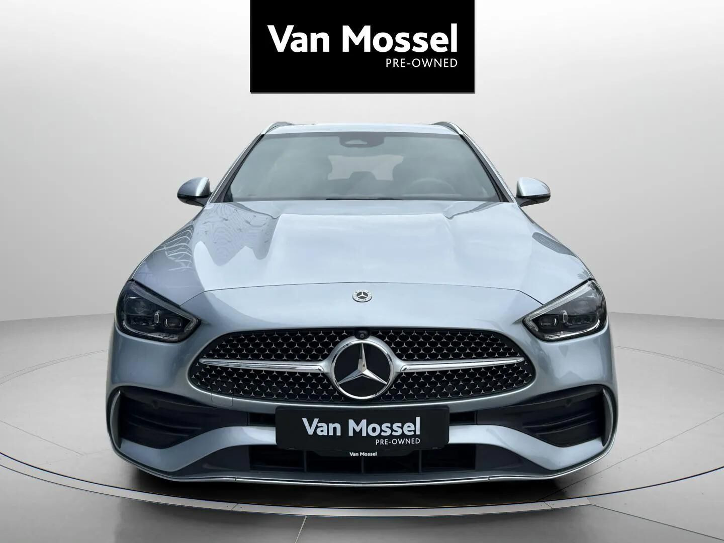 Sølv Mercedes C300 e fra 2022