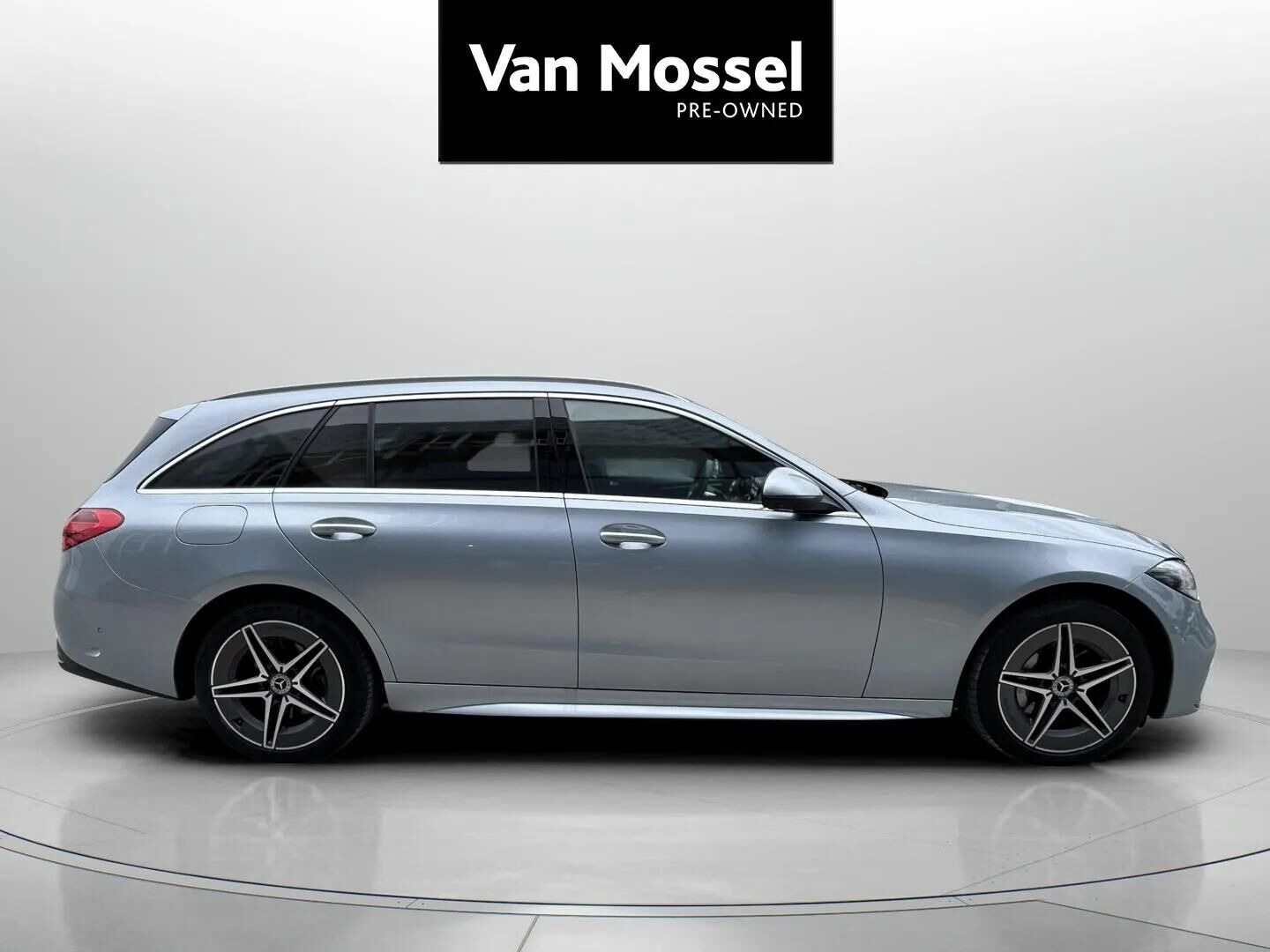 Sølv Mercedes C300 e fra 2022