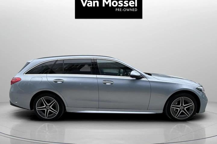 Sølv Mercedes C300 e fra 2022