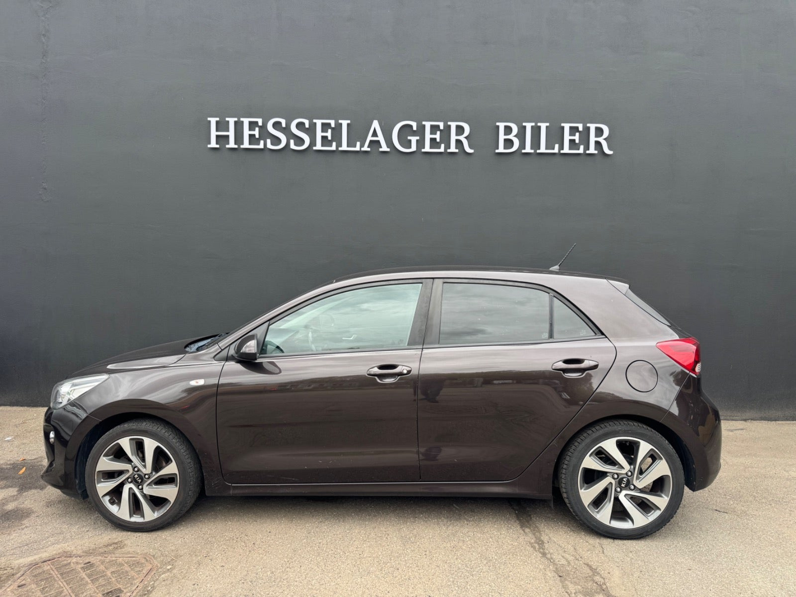 Brun Kia Rio fra 2017