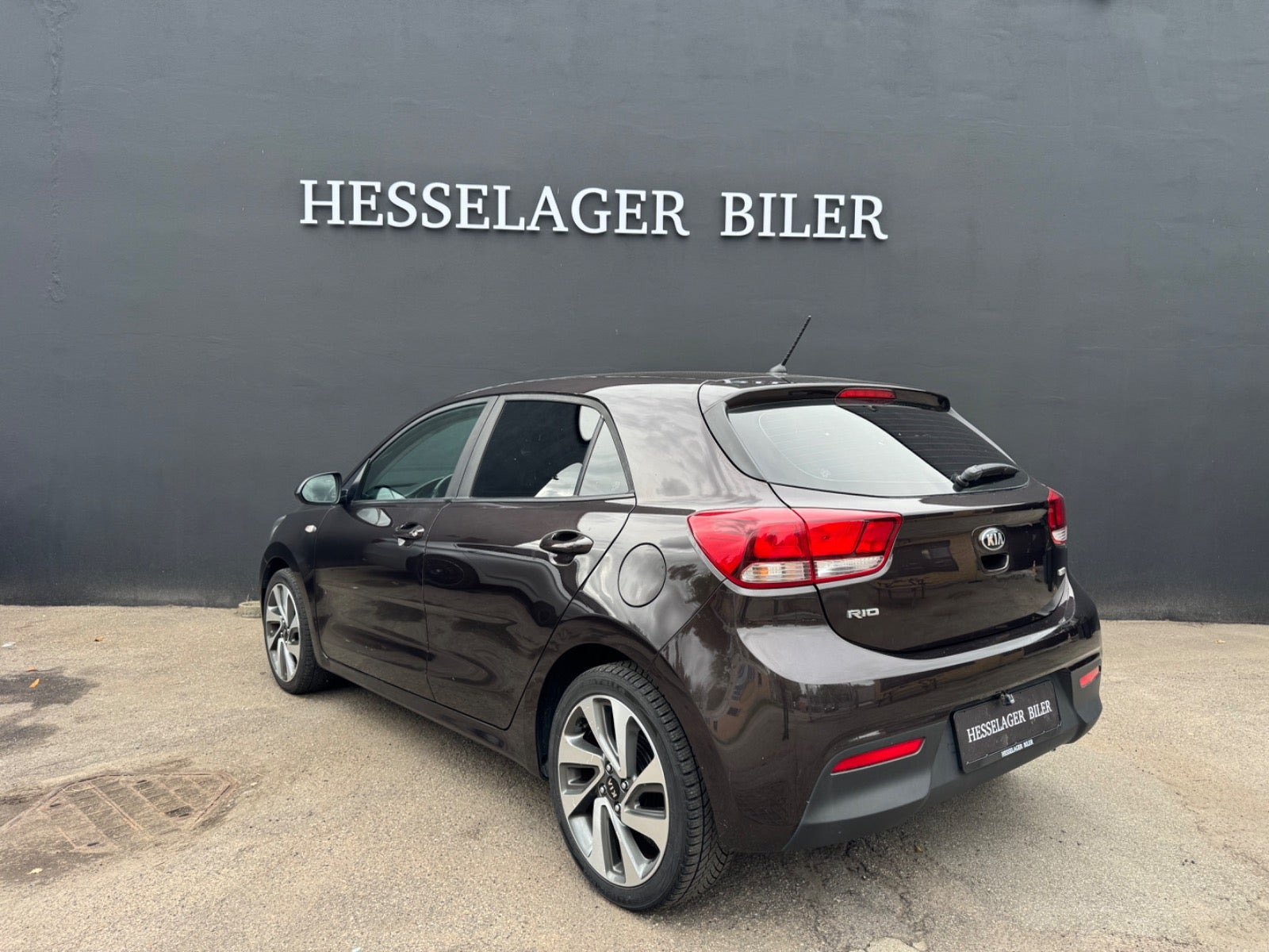 Brun Kia Rio fra 2017