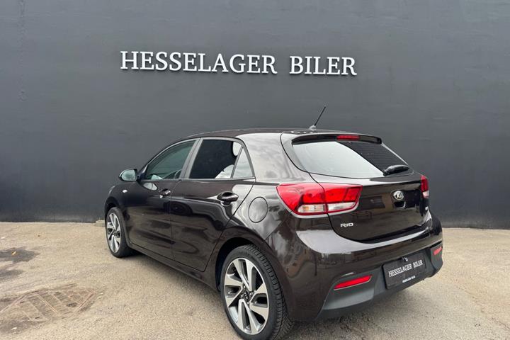 Brun Kia Rio fra 2017