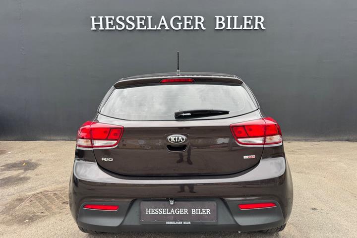 Brun Kia Rio fra 2017