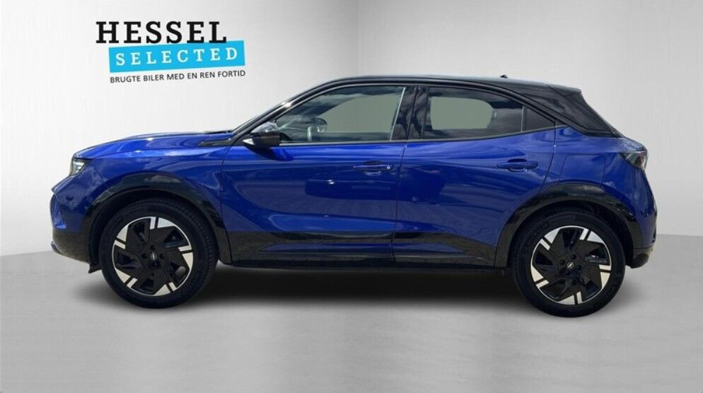 Blå Opel Mokka-e fra 2025