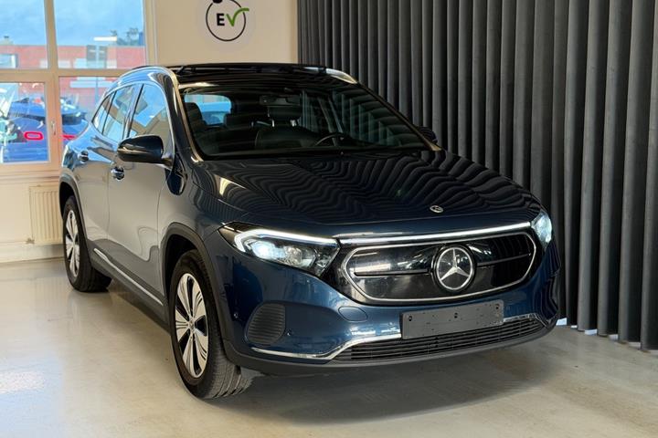 Blå Mercedes EQA250 fra 2022