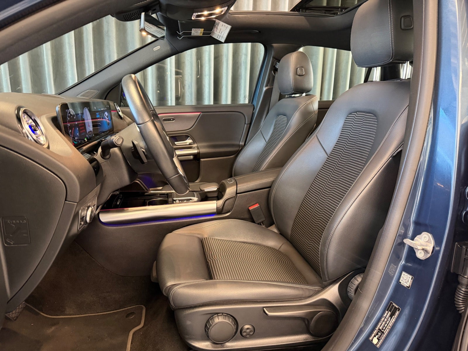 Blå Mercedes EQA250 fra 2022