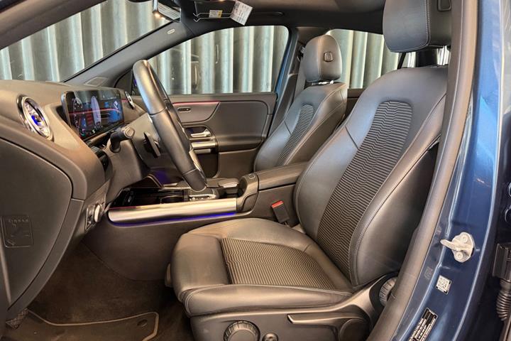 Blå Mercedes EQA250 fra 2022