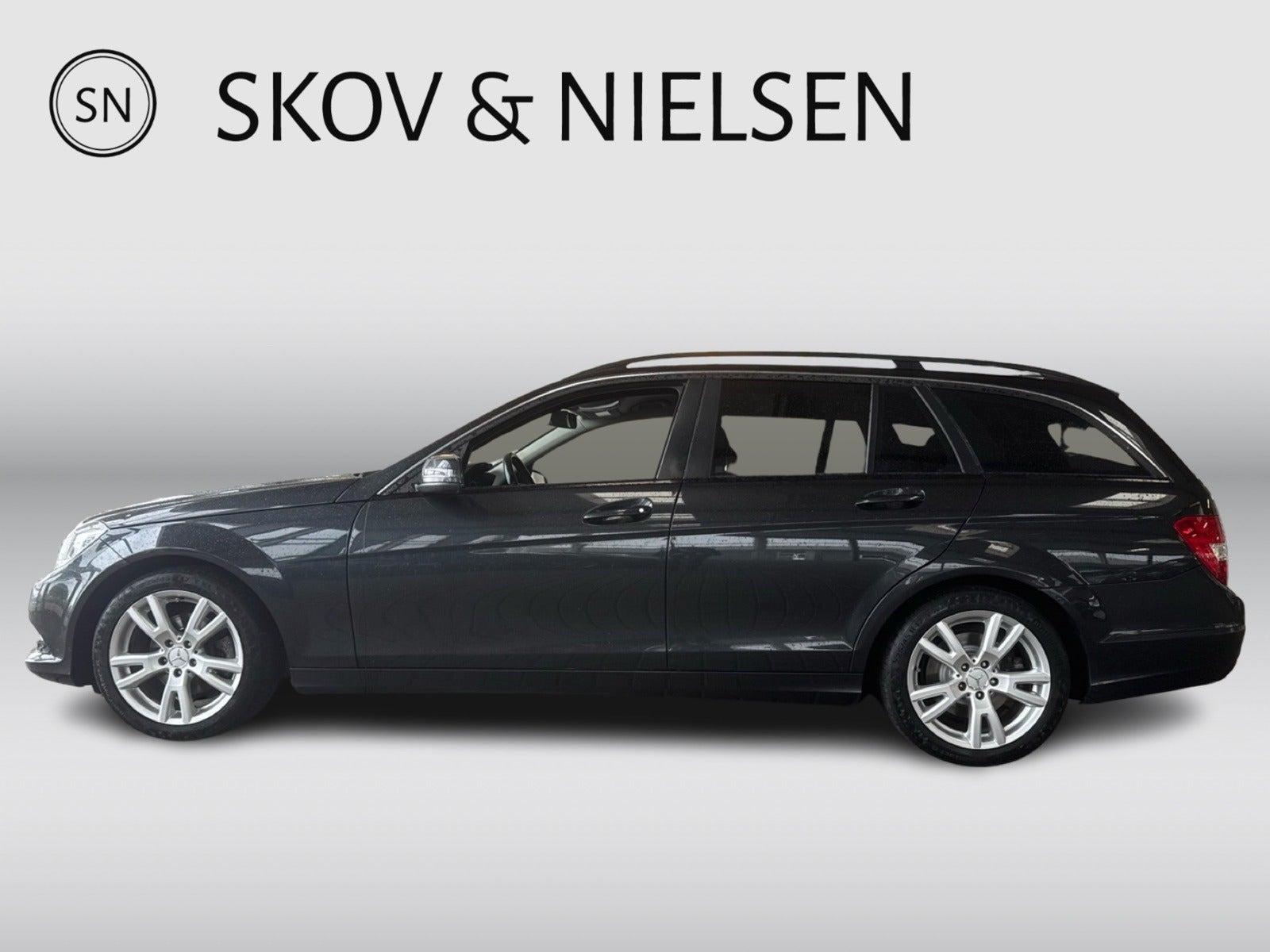 Blå Mercedes C220 fra 2013