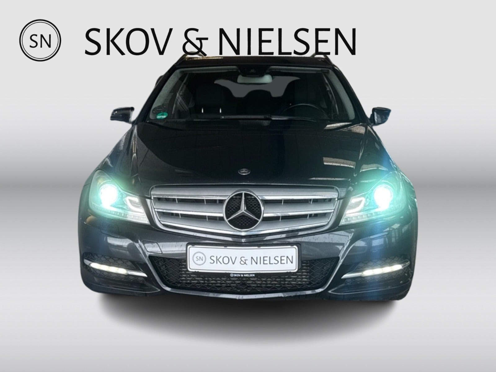 Blå Mercedes C220 fra 2013