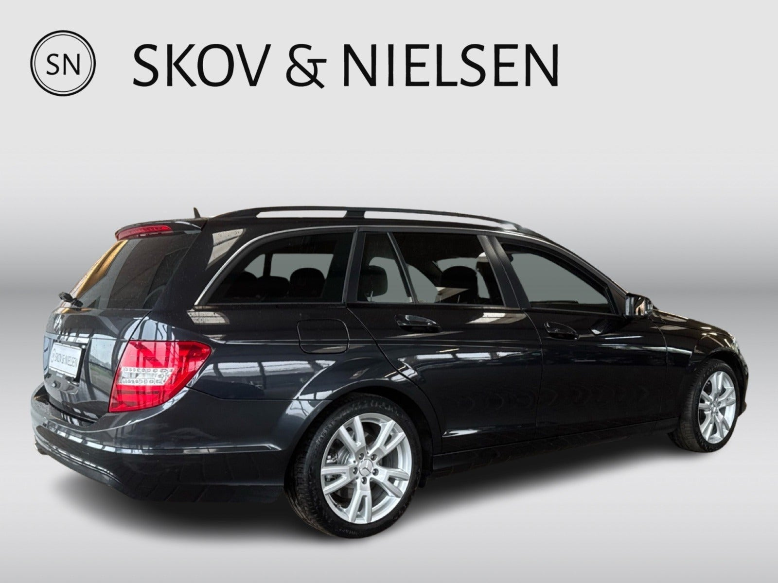 Blå Mercedes C220 fra 2013