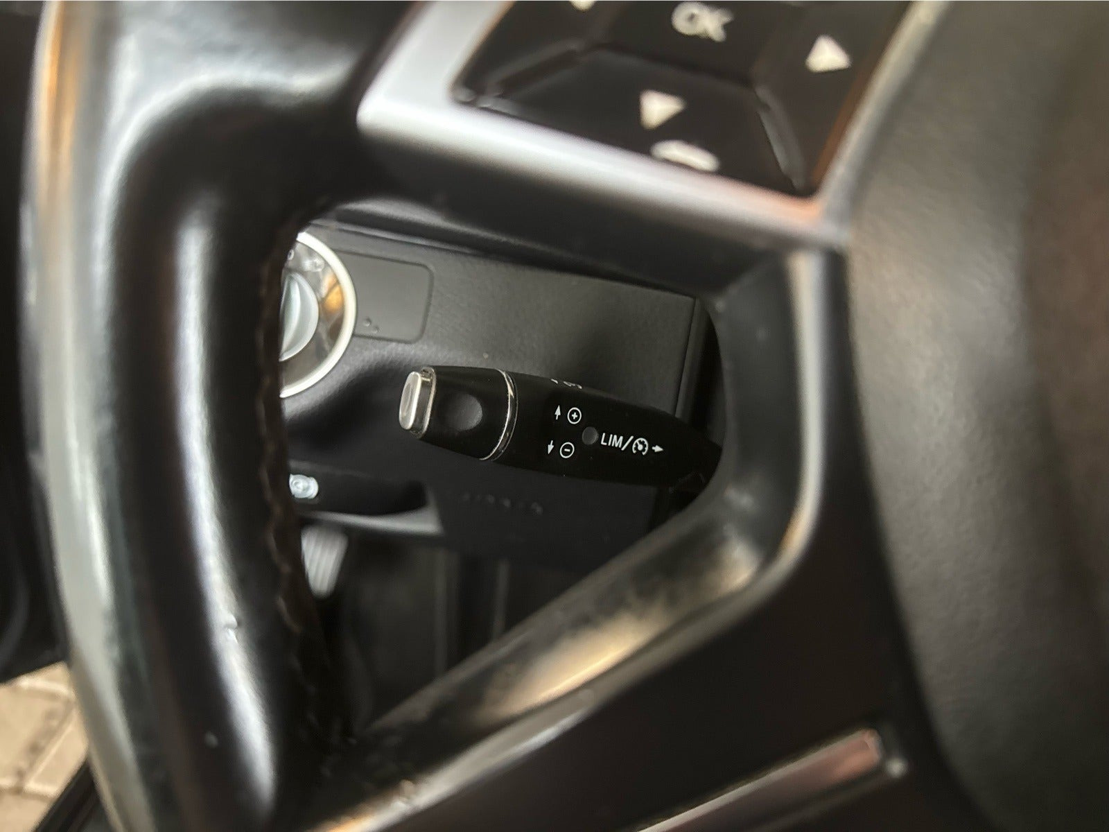 Blå Mercedes C220 fra 2013
