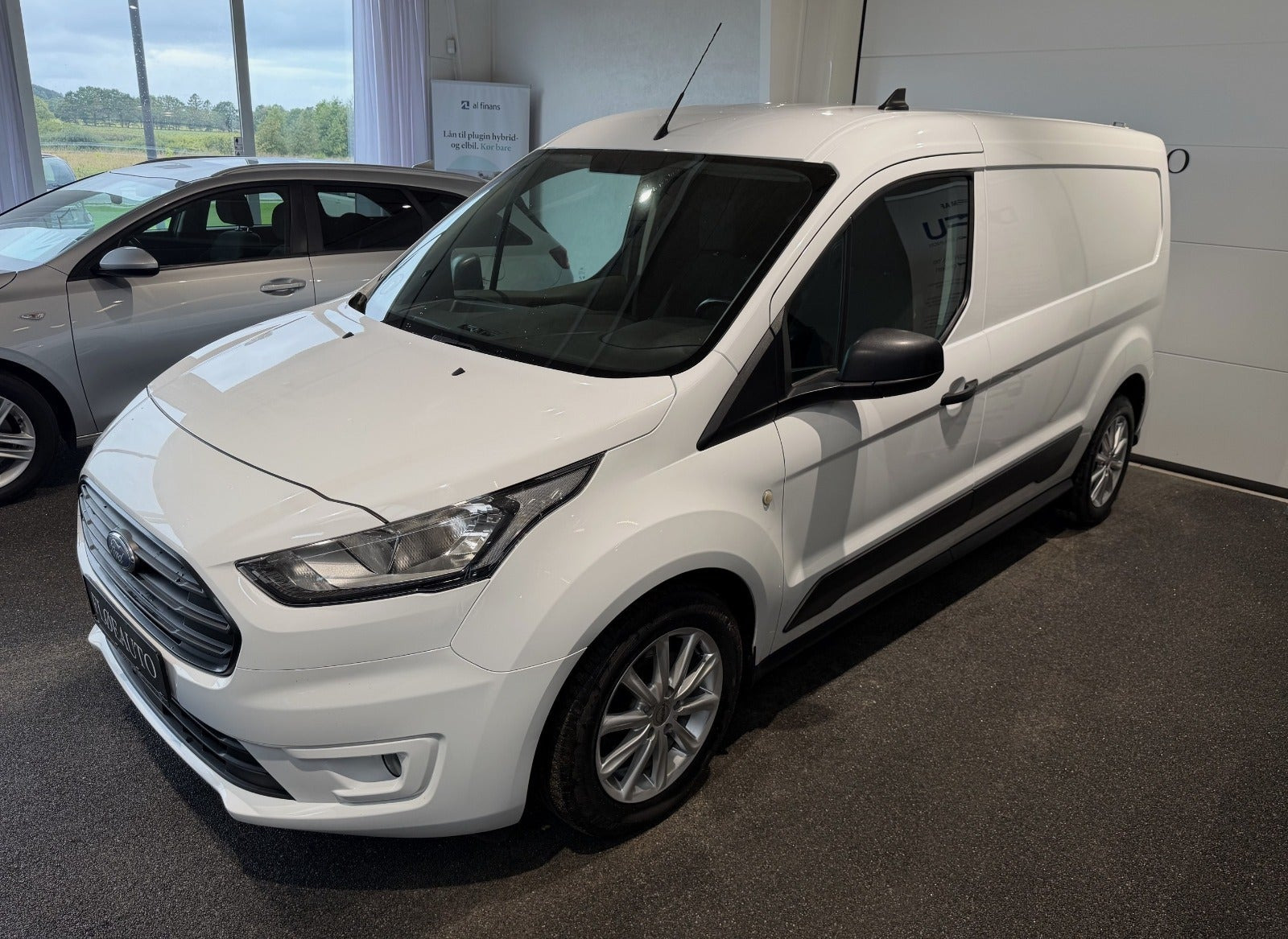 Hvid Ford Transit Connect fra 2021