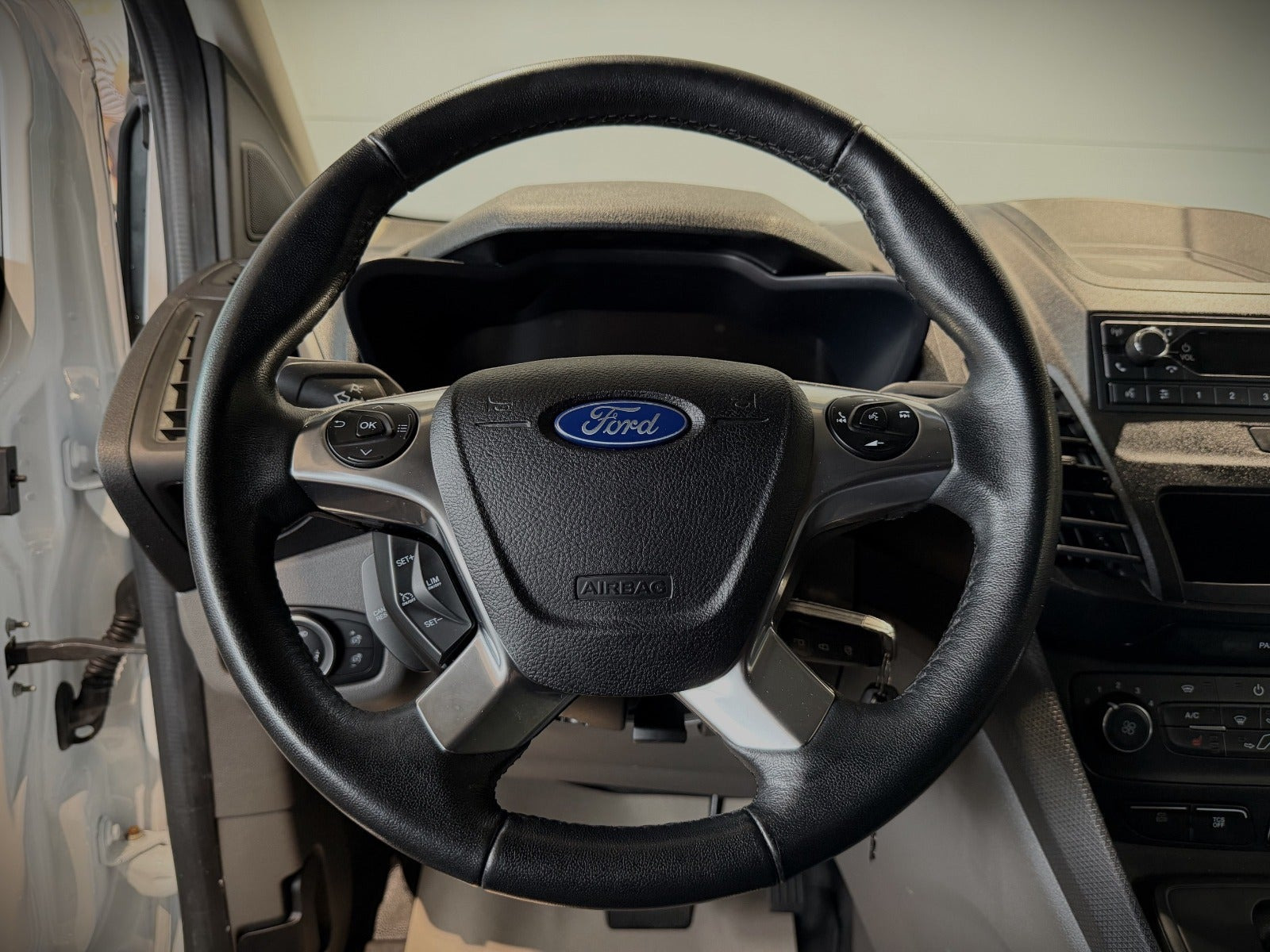 Hvid Ford Transit Connect fra 2021