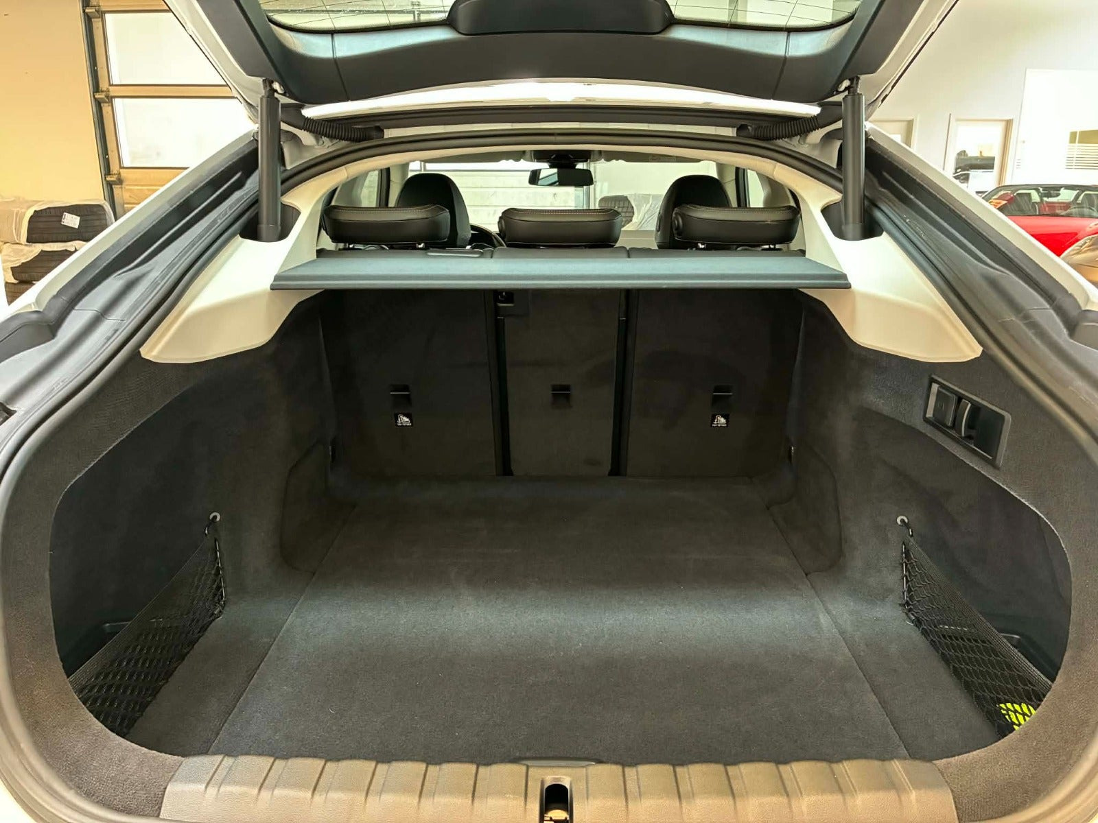 Hvid BMW i4 fra 2022