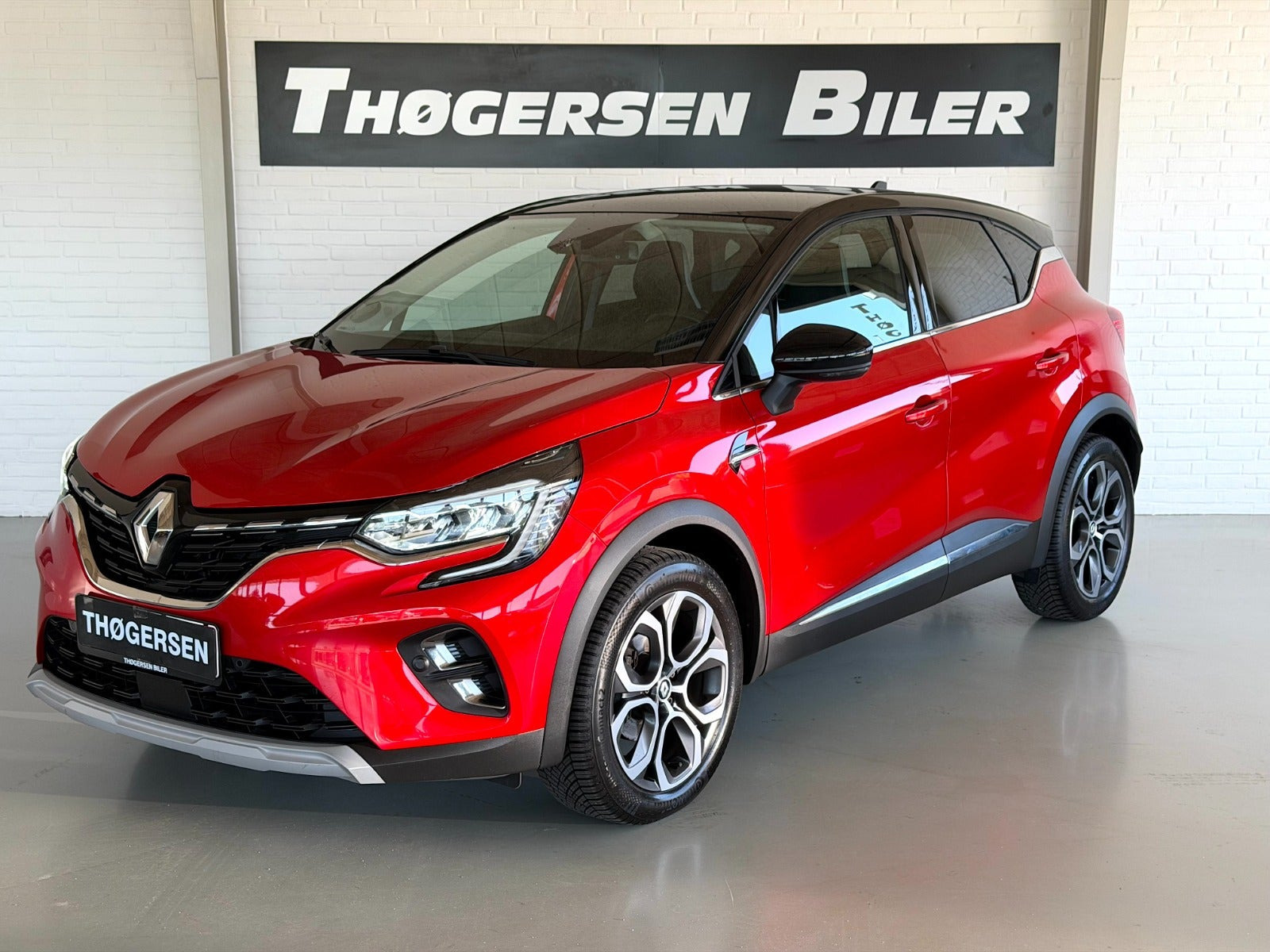 Rød Renault Captur fra 2023