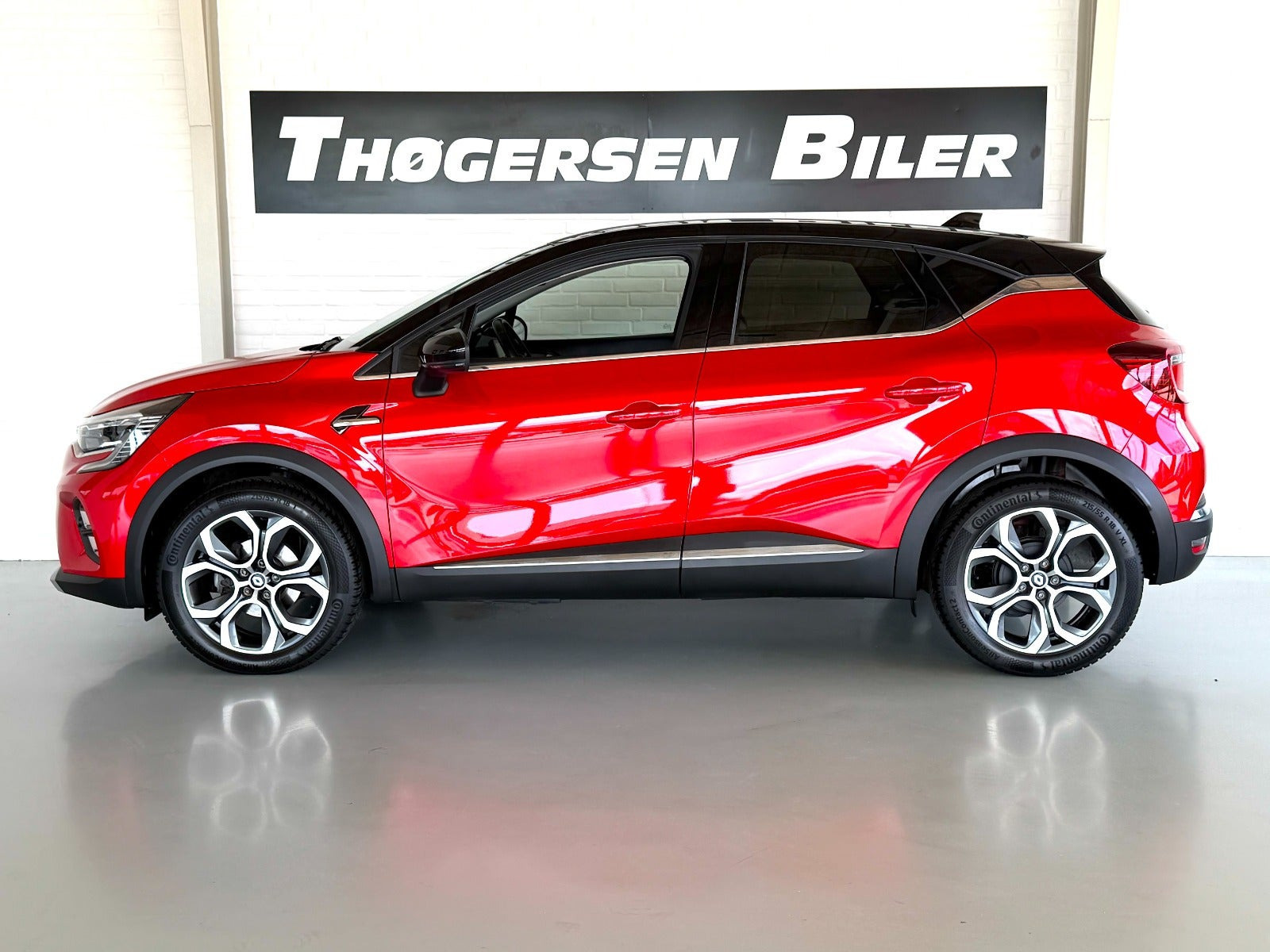 Rød Renault Captur fra 2023