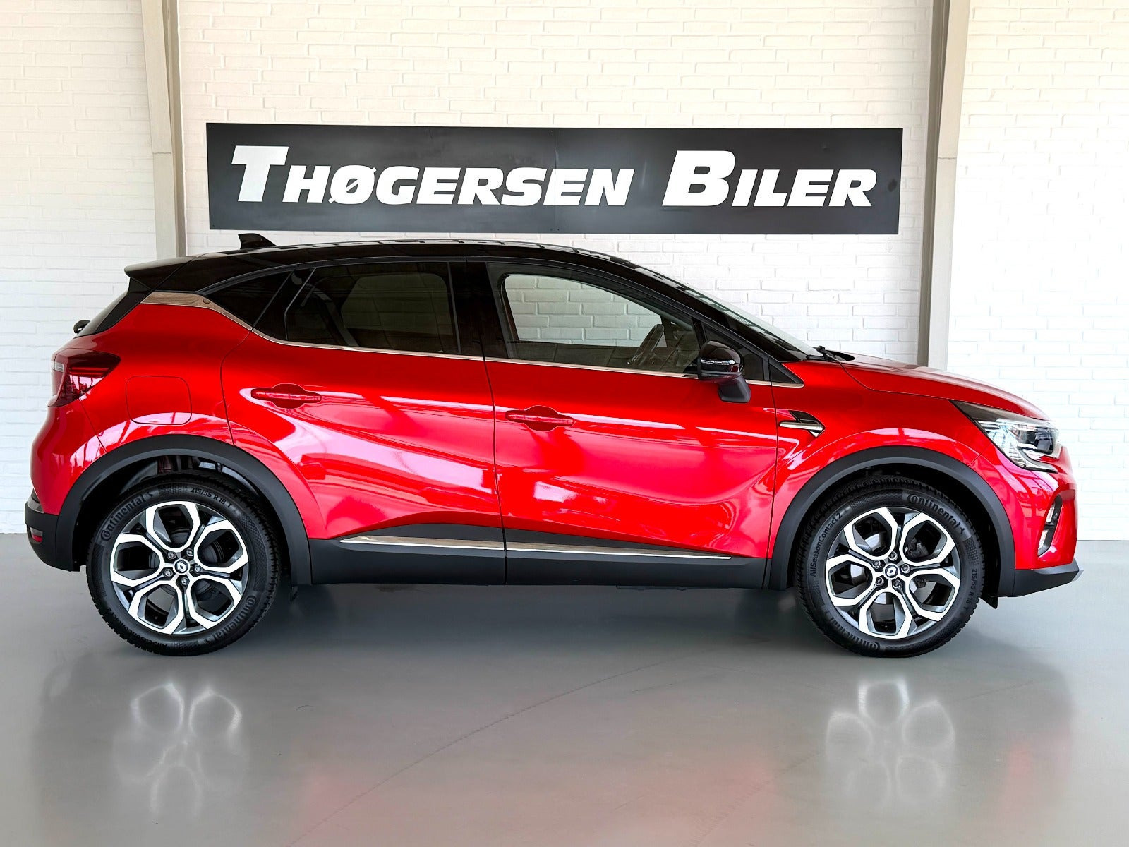 Rød Renault Captur fra 2023