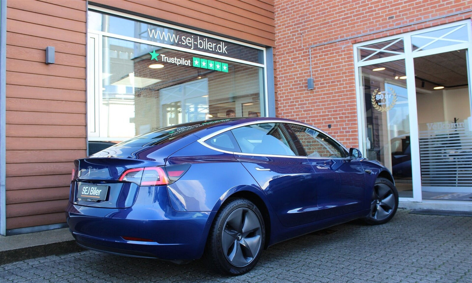Blå Tesla Model 3 fra 2020